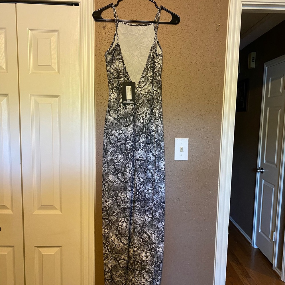 NWT Pretty Little Thing Maxi Dress. Size 6.